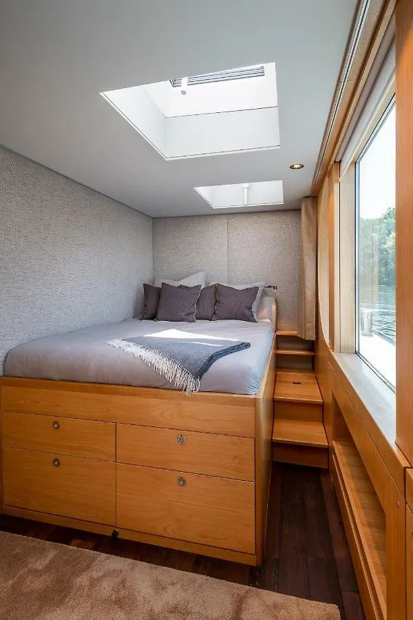 Botel Grace Suite Mit Zwei Schlafzimmern Berlin