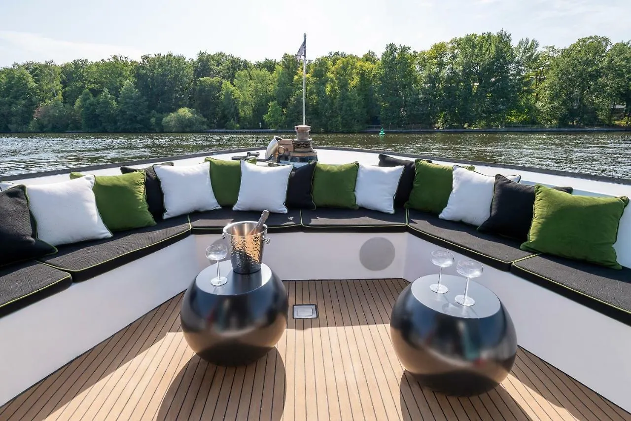 Botel Grace Suite Mit Zwei Schlafzimmern Berlin